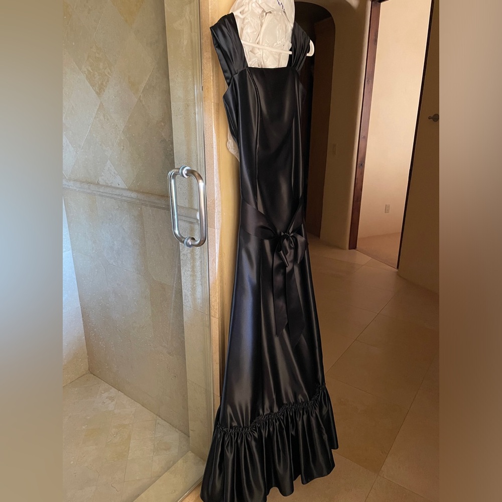 Black satin ball gown formal prom dress size 6 - Picture 11 of 16
